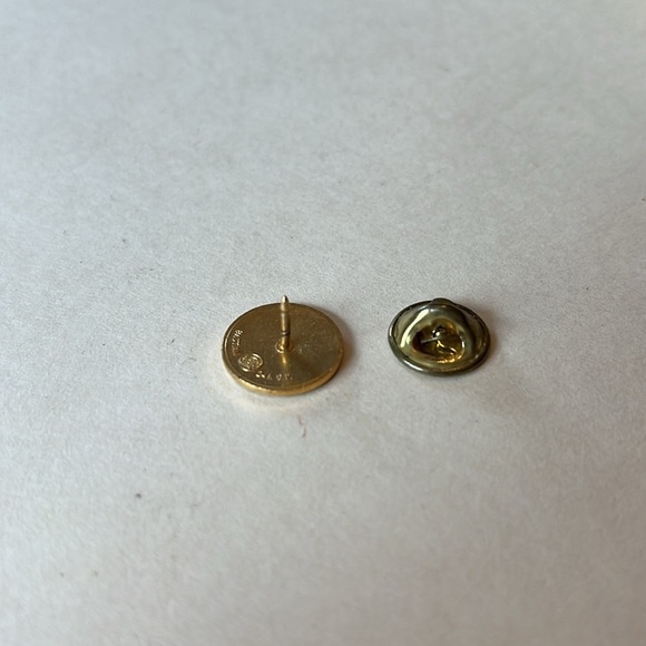 Vintage 24K Gold Plated American Red Cross Fifteen Years Lapel Pin - Picture 3 of 8